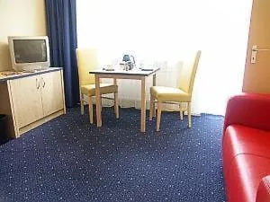 Staymunich Serviced Aparthotel 3*